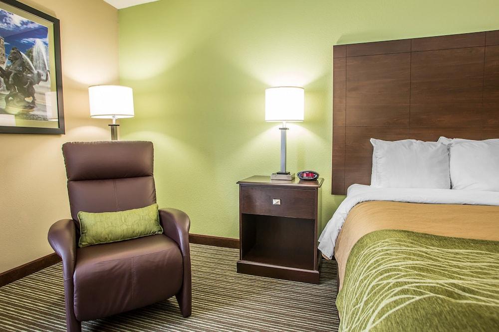 Comfort Inn & Suites Kansas City - Northeast Extérieur photo