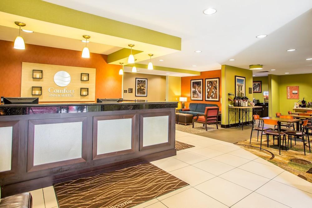Comfort Inn & Suites Kansas City - Northeast Extérieur photo