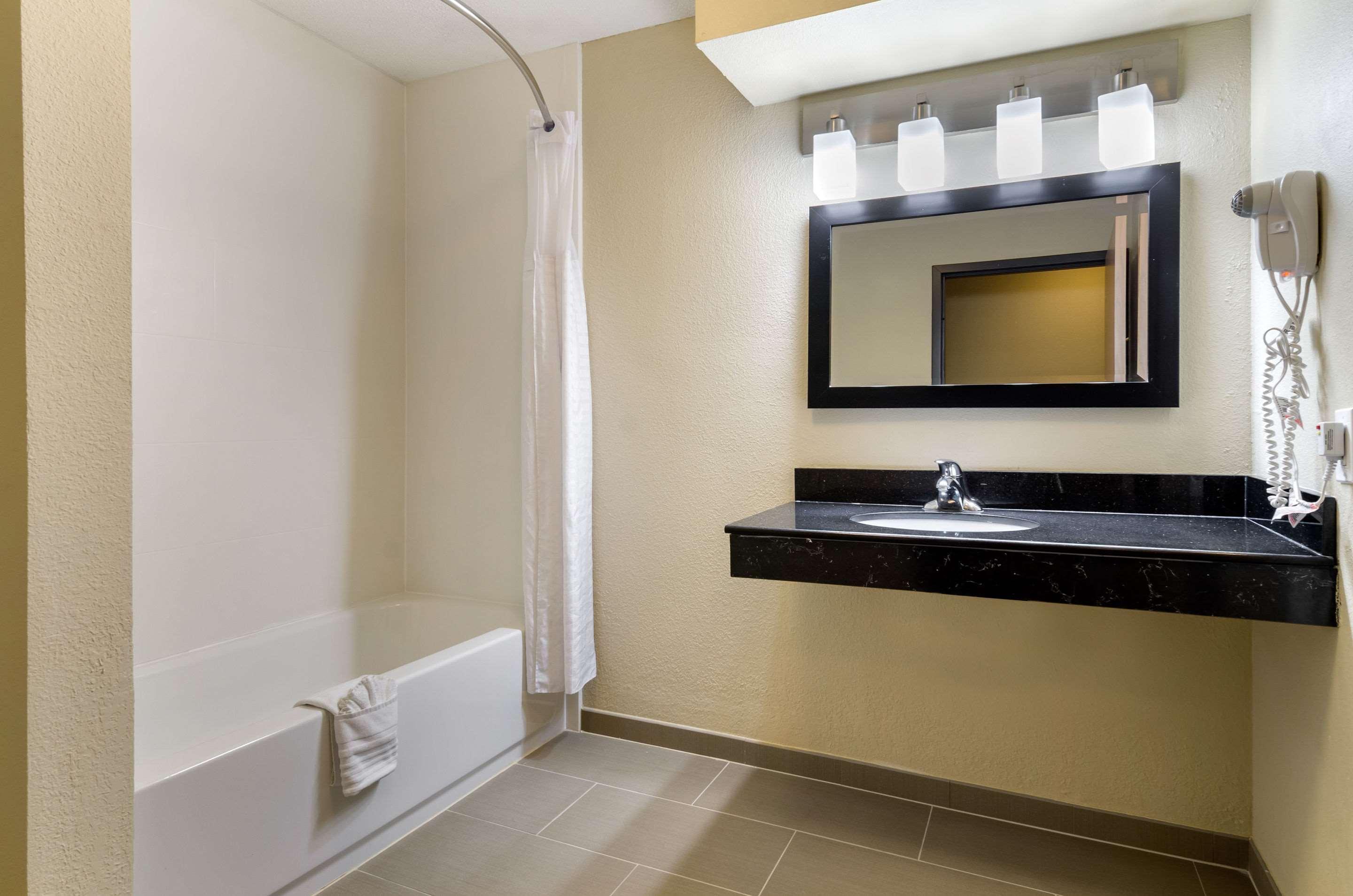 Comfort Inn & Suites Kansas City - Northeast Extérieur photo
