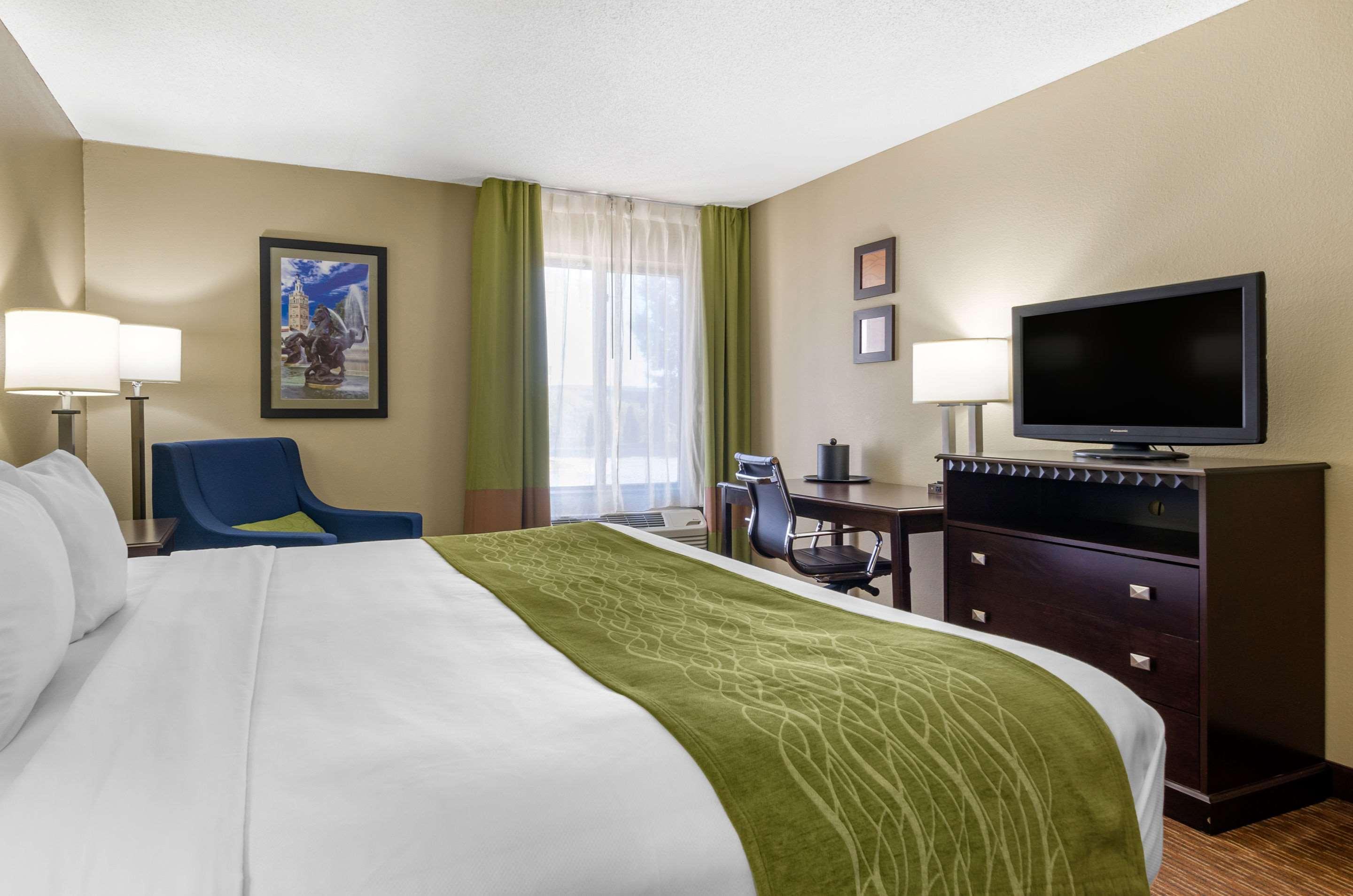 Comfort Inn & Suites Kansas City - Northeast Extérieur photo