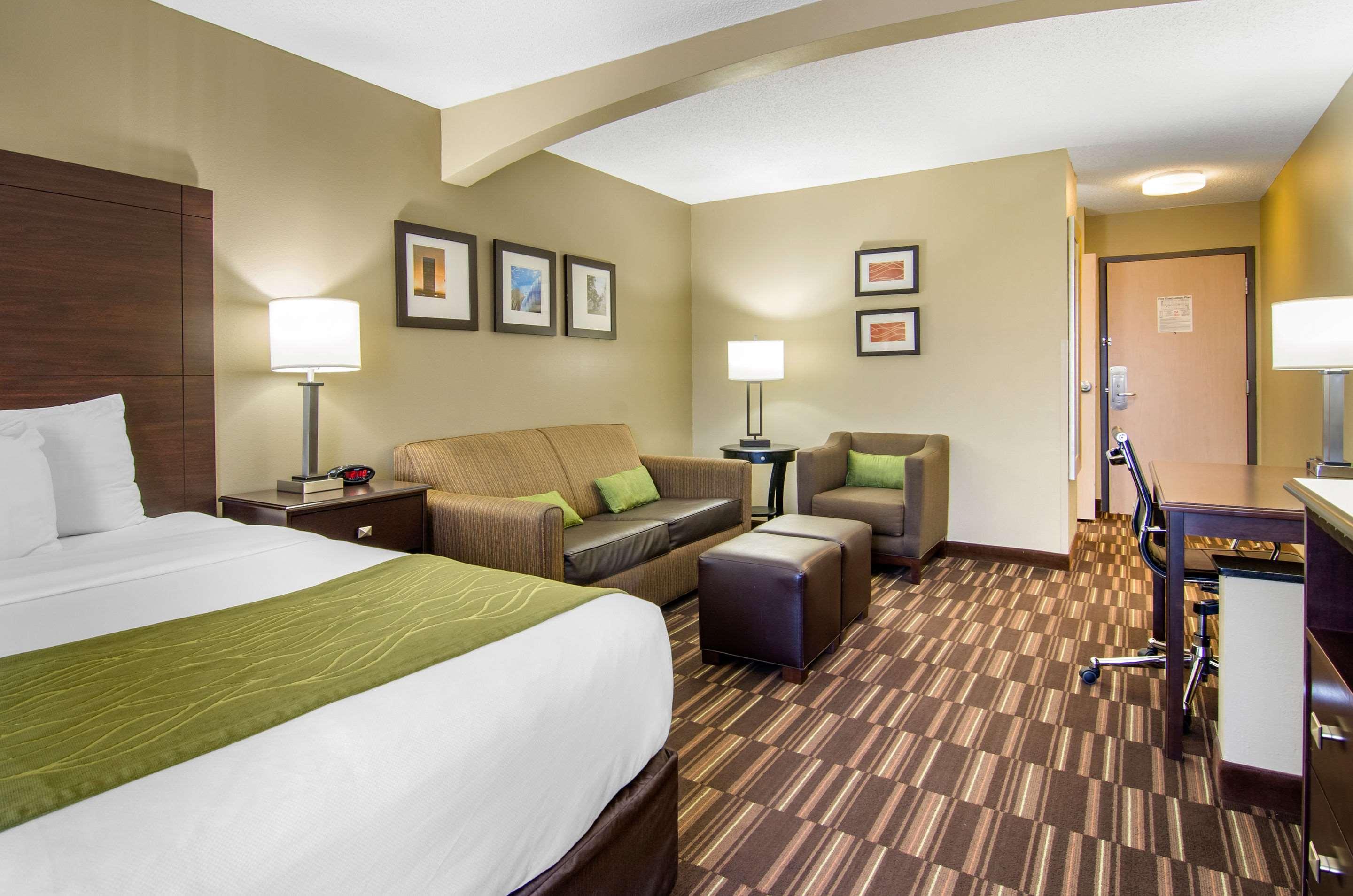 Comfort Inn & Suites Kansas City - Northeast Extérieur photo