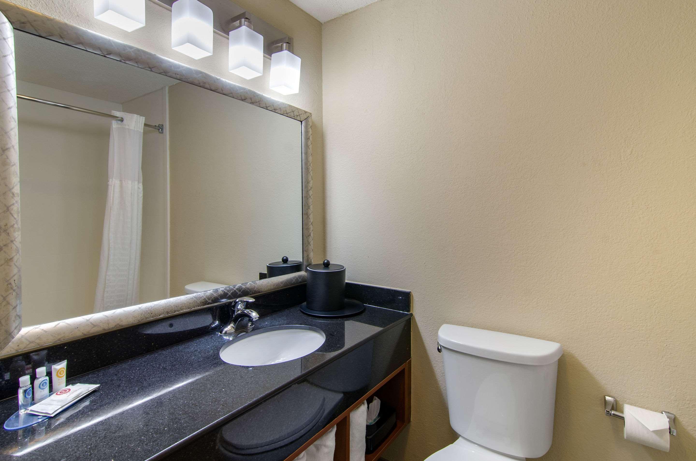 Comfort Inn & Suites Kansas City - Northeast Extérieur photo