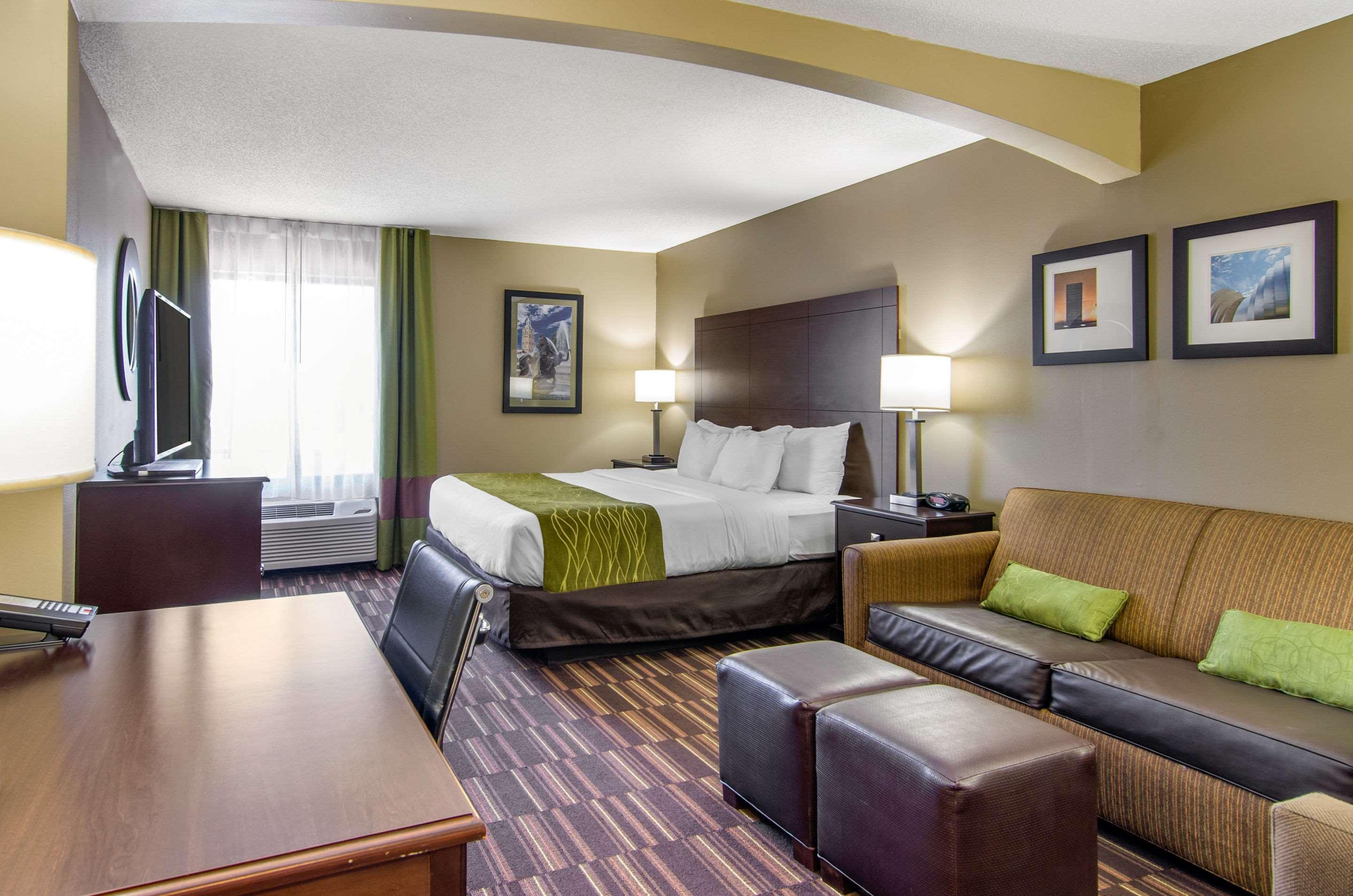 Comfort Inn & Suites Kansas City - Northeast Extérieur photo
