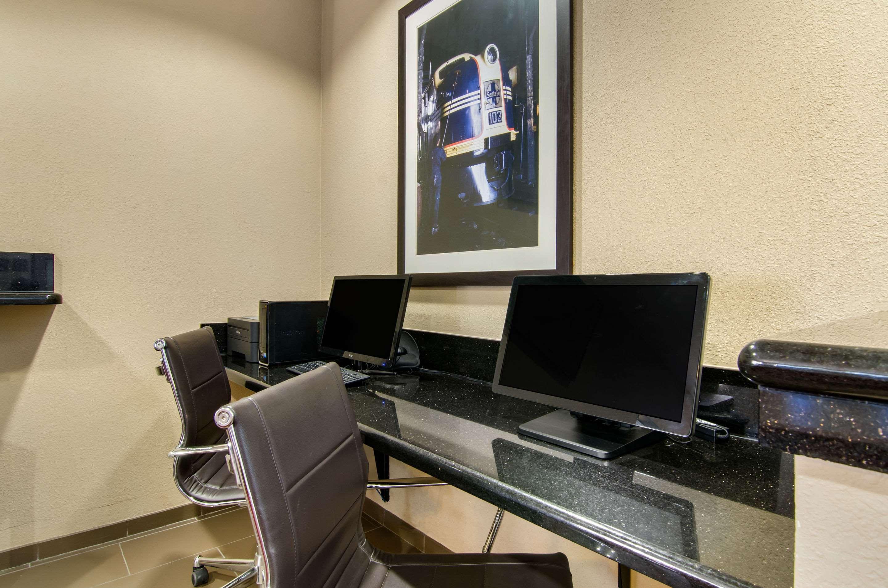 Comfort Inn & Suites Kansas City - Northeast Extérieur photo