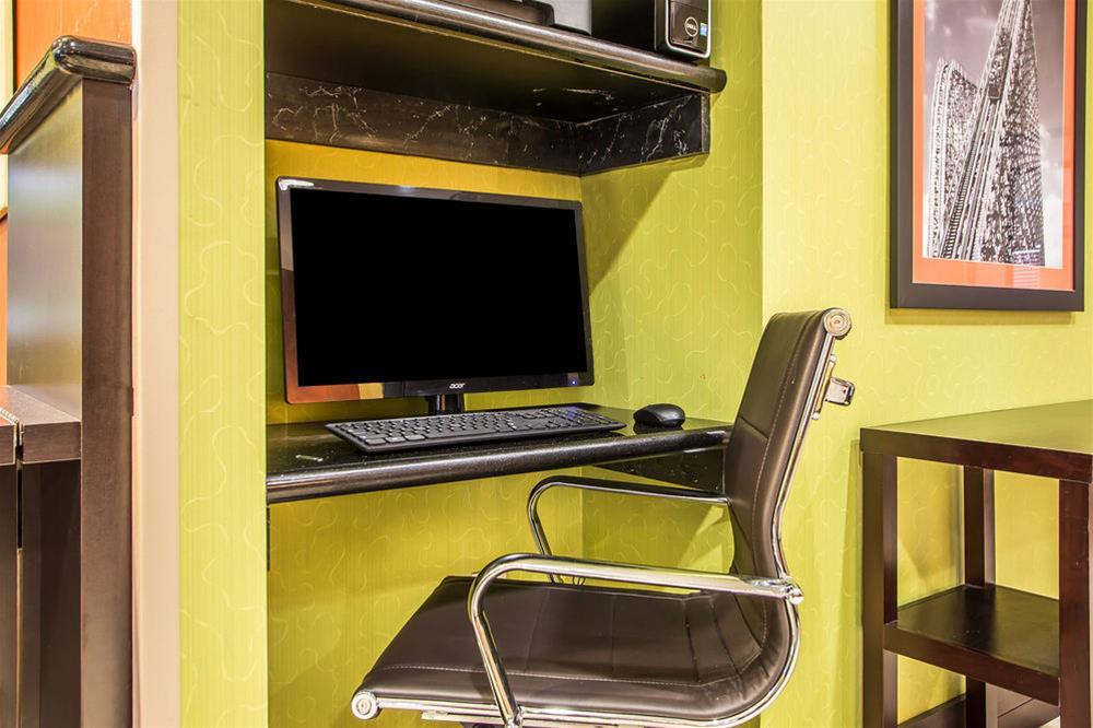Comfort Inn & Suites Kansas City - Northeast Extérieur photo