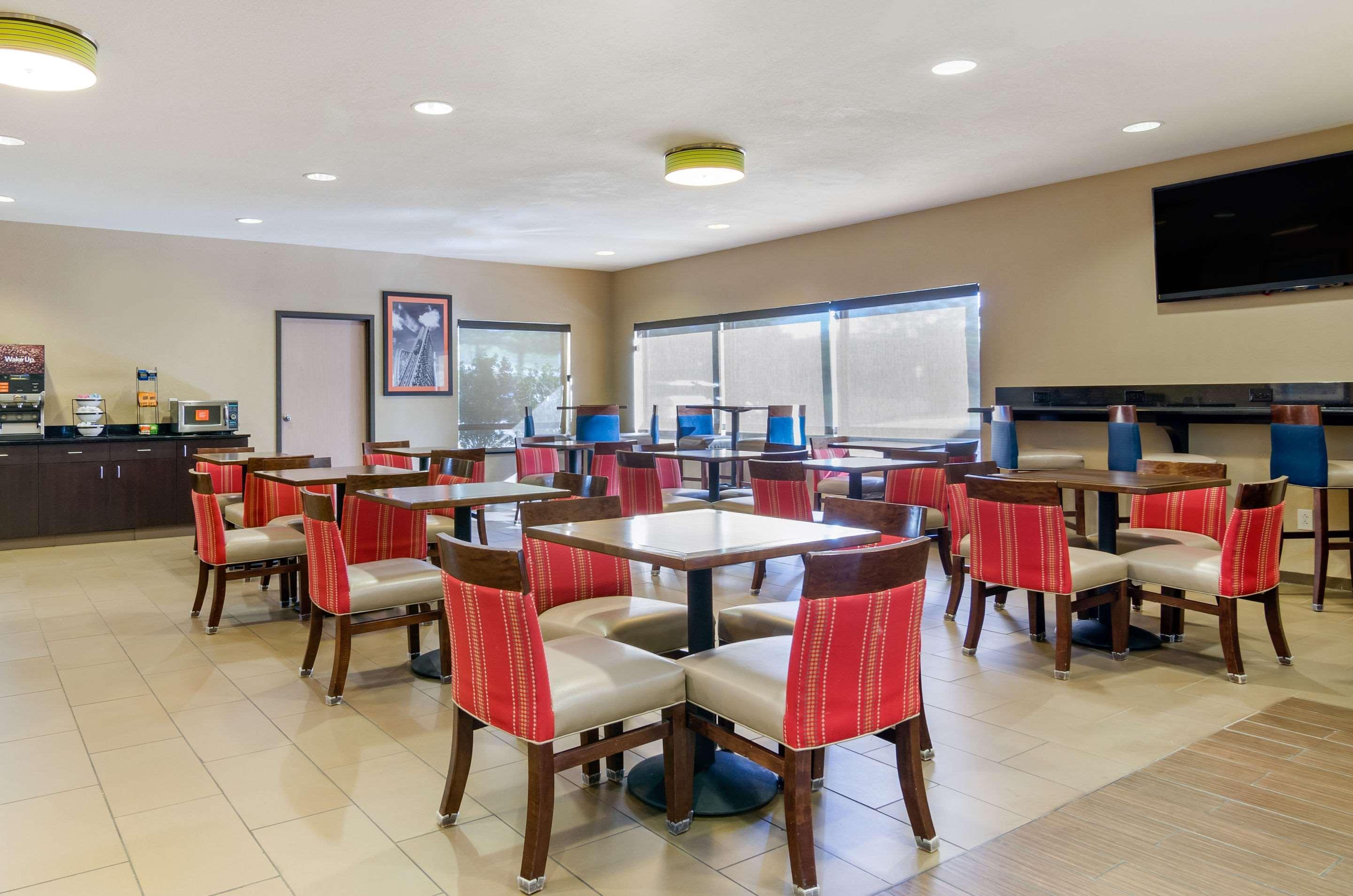 Comfort Inn & Suites Kansas City - Northeast Extérieur photo