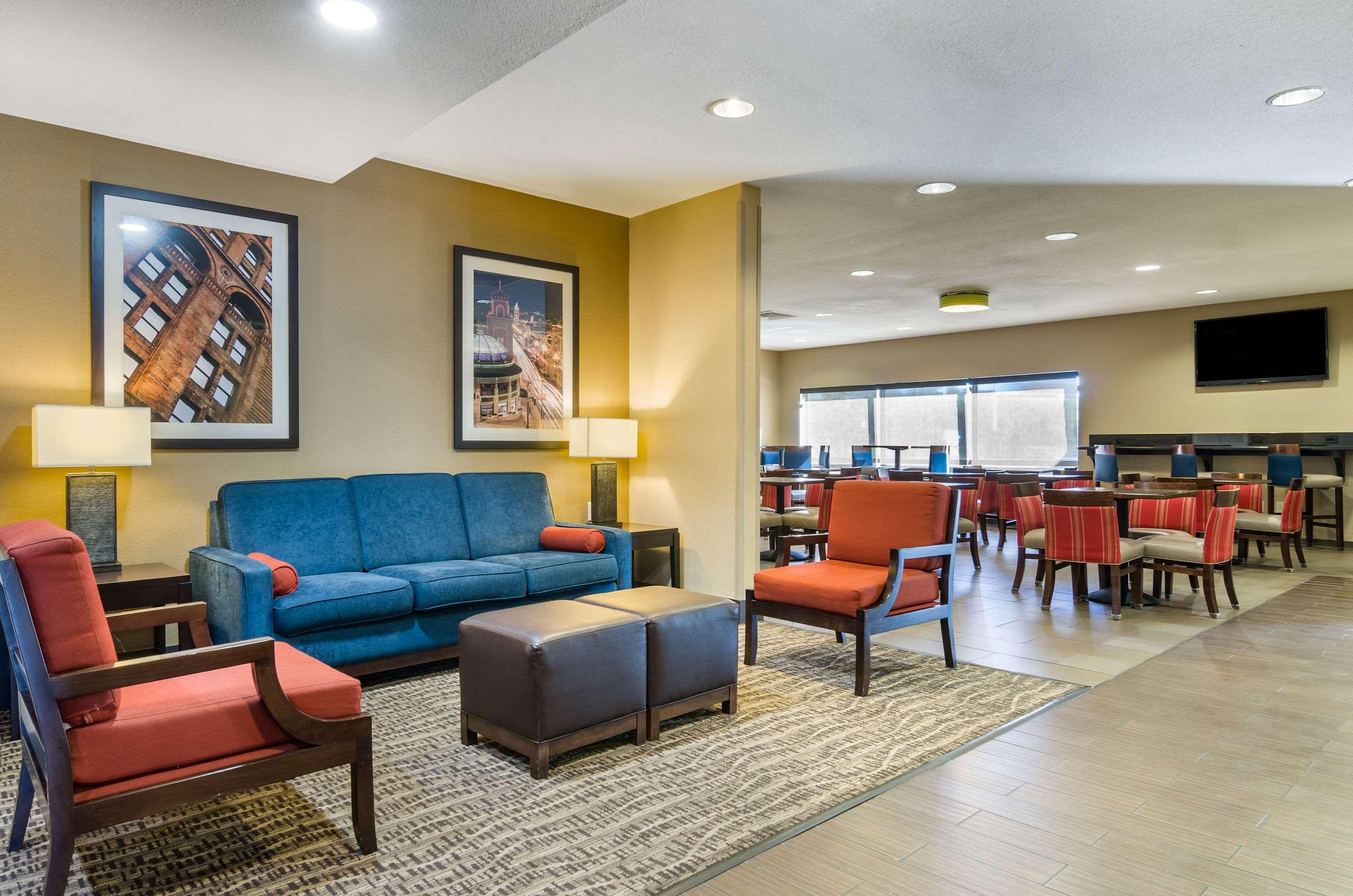 Comfort Inn & Suites Kansas City - Northeast Extérieur photo