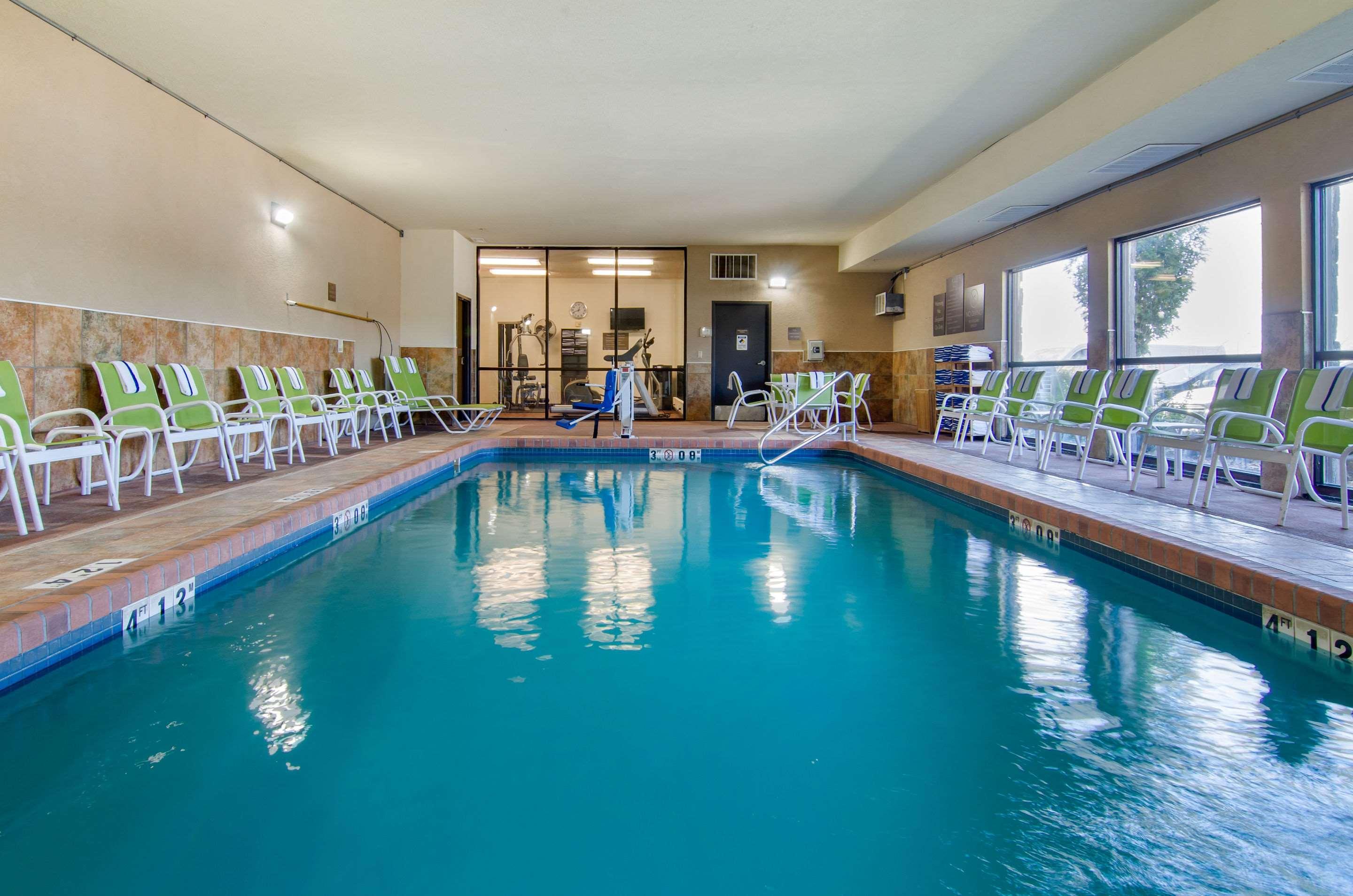 Comfort Inn & Suites Kansas City - Northeast Extérieur photo